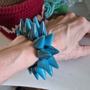 📚 Blue Spike Bead Stretch Bracelet fashion goth lightweight acrylic